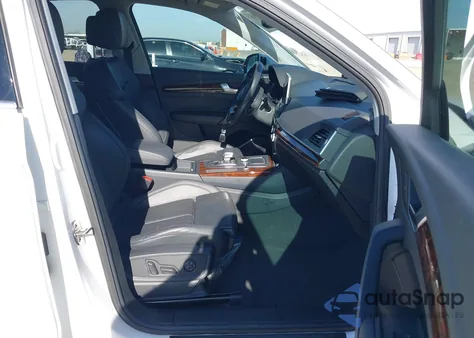 2018 Audi Q5 2.0T Premium/2.0T Tech Premium z USA, uszkodzony, nr VIN WA1BNAFY9J2096370